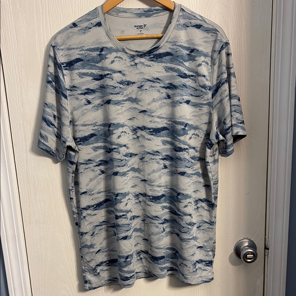 Old Navy Men's Short Sleeve Tee with Blue and Gray Wave Pattern